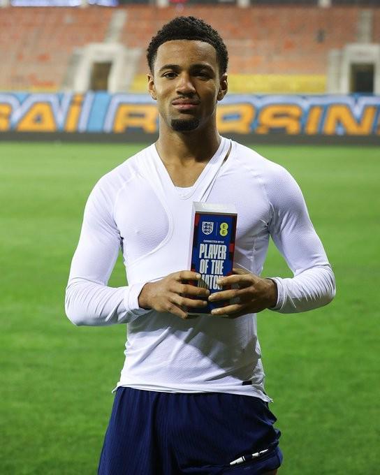 北京pk10计划-太阳报：英格兰U21更衣室遭偷拍，恩瓦内里挥动毛巾愤怒遮窗