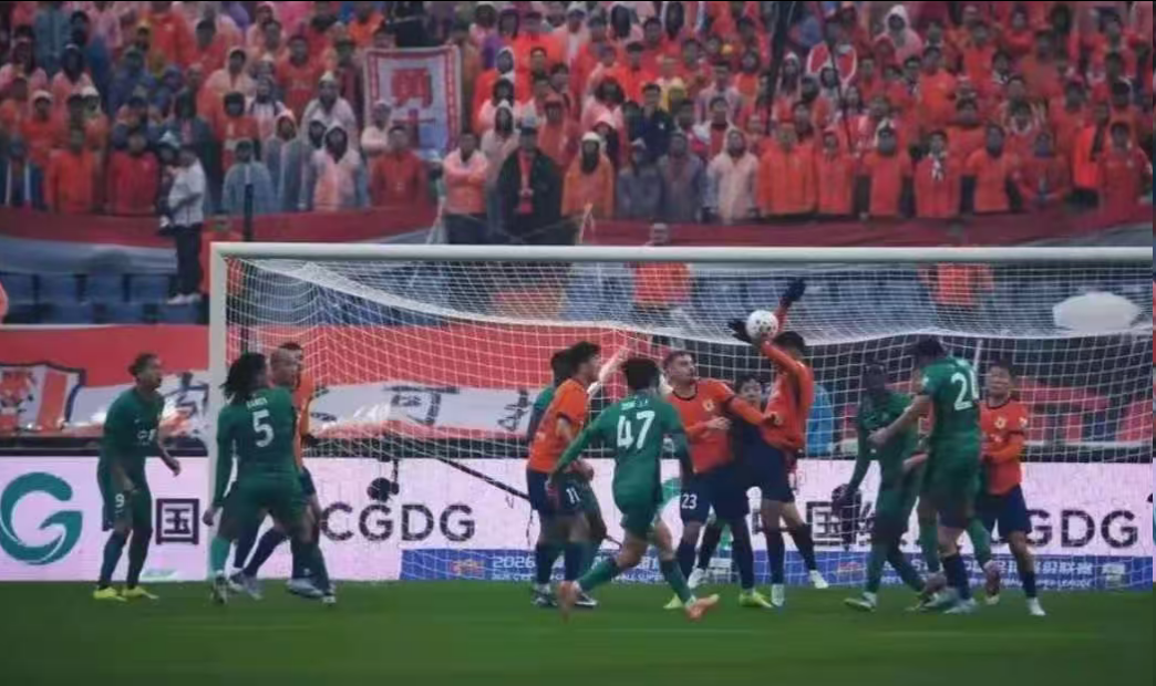 北京pk10计划-京鲁大战漏判点球?多位媒体人:主裁没看见能理解 VAR也不介入